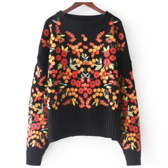 🌺 Black Colorful Embroidery Sweater - Picture 3 of 6
